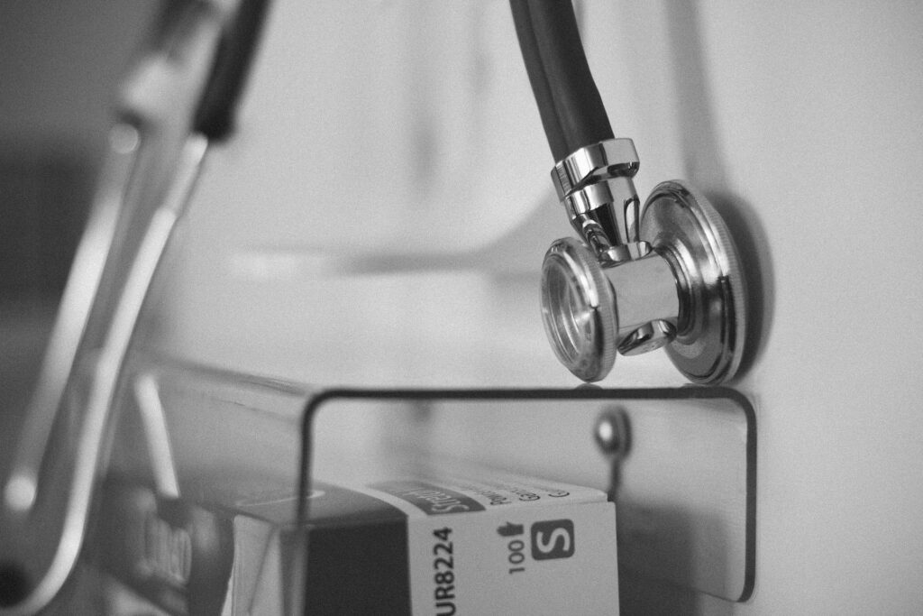 A black and white image of a stethoscope